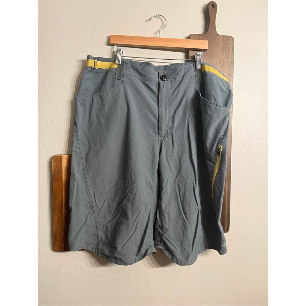 Patagonia Gray Yellow Flat Front Dirt Craft Bike Athletic Cycling Shorts Size XL